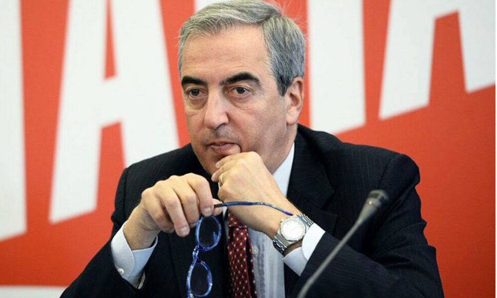 Gasparri vs Raggi: no al bilancio del Comune di Roma