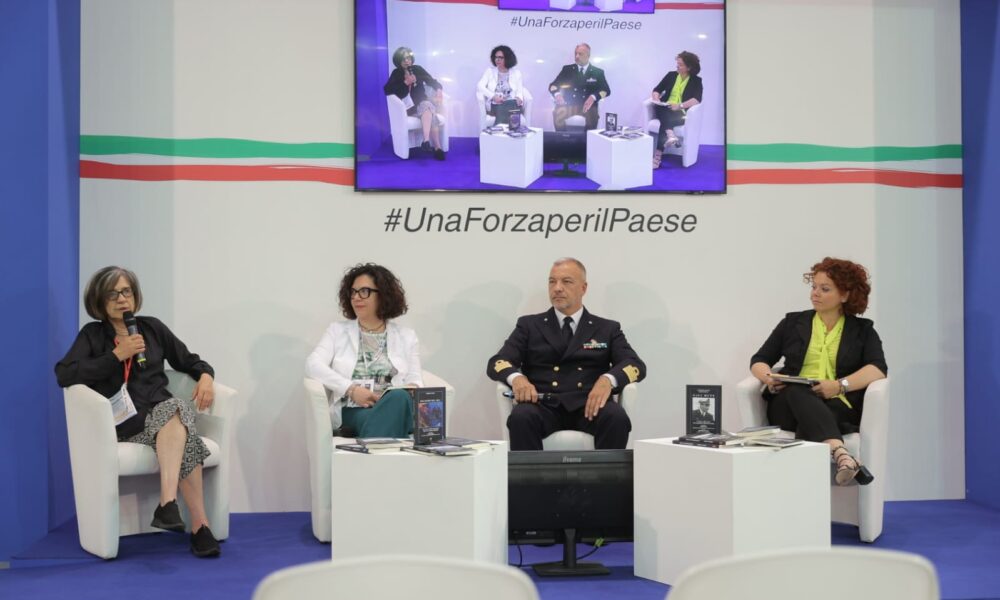 presentazione storie di Mare della Guardia Costiera al salone del libro di Torino